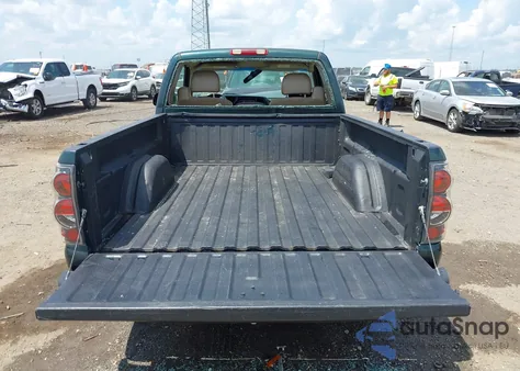 2002 Chevrolet Silverado 1500 из США, поврежденный, VIN 1GCEC14V92Z202004